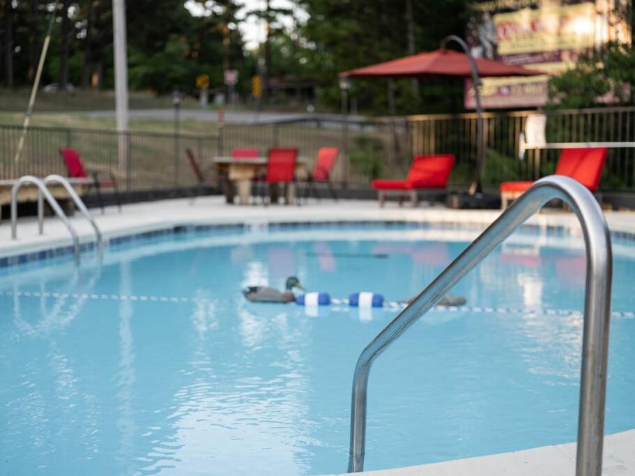 Stonegate Lodge King Bed, Wifi, 50In Tv, Fire Pit, Salt Water Pool Room # 310 Eureka Springs Exterior photo
