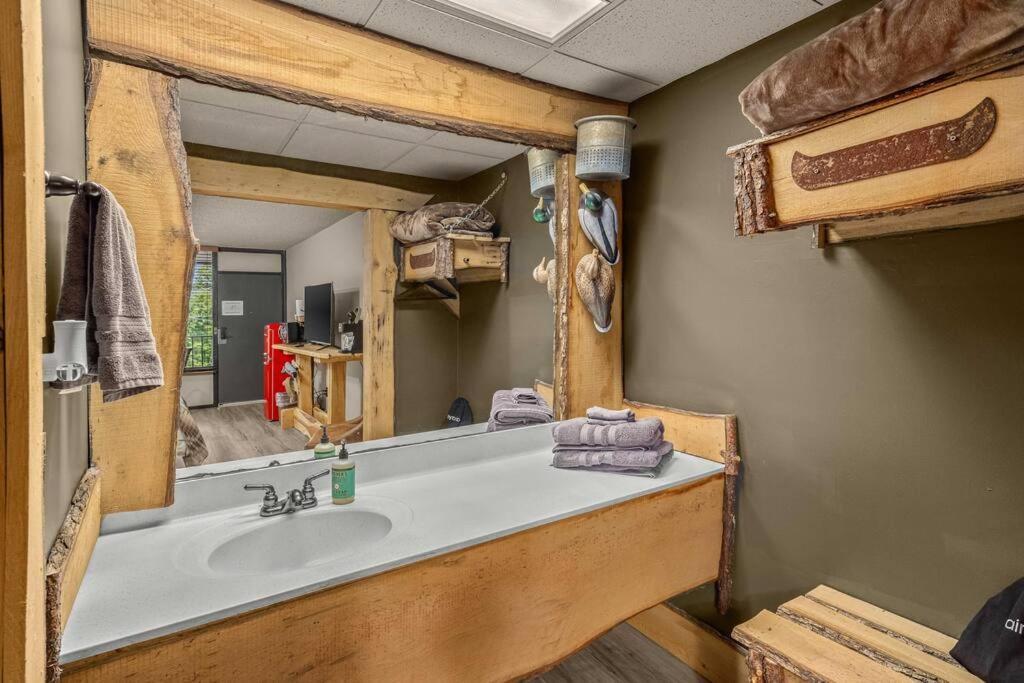 Stonegate Lodge King Bed, Wifi, 50In Tv, Fire Pit, Salt Water Pool Room # 310 Eureka Springs Exterior photo