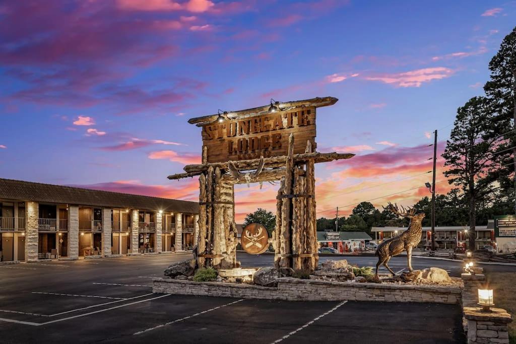 Stonegate Lodge King Bed, Wifi, 50In Tv, Fire Pit, Salt Water Pool Room # 310 Eureka Springs Exterior photo